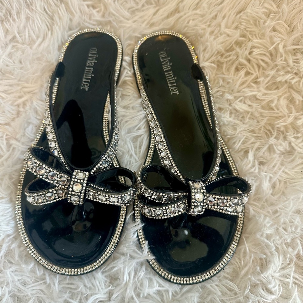 Olivia Miller Rhinestone Bow Flip Flops Size 6